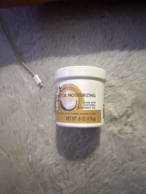 Coconut Oil Moisturizing Cream with Vitamin E, 6 oz, For Use on Elbows, Body, Knees, Hands